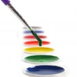 Переходите к краскам только тогда, когда научитесь рисовать радугу карандашом